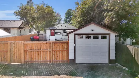 Exterior - 407 E Sanson Ave, Spokane, WA 99207 photo 9 of 11