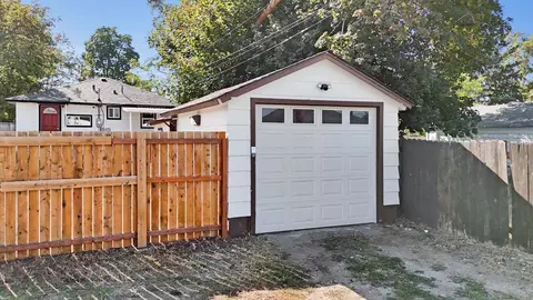 Exterior - 407 E Sanson Ave, Spokane, WA 99207 photo 10 of 11