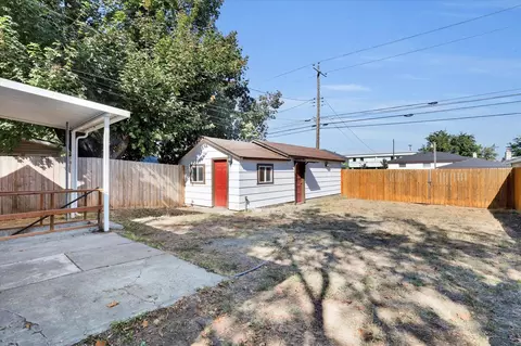 Exterior - 407 E Sanson Ave, Spokane, WA 99207 photo 6 of 11