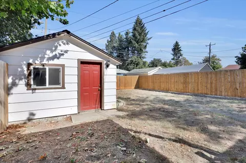 Exterior - 407 E Sanson Ave, Spokane, WA 99207 photo 7 of 11