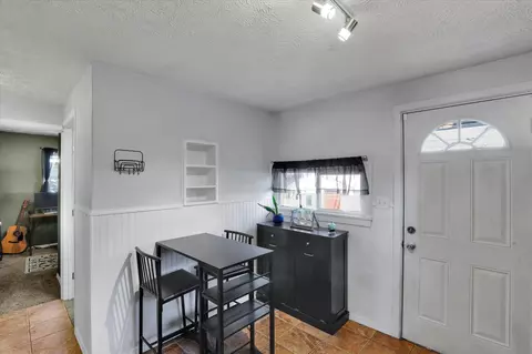 Entry Way - 407 E Sanson Ave, Spokane, WA 99207 photo 2 of 2