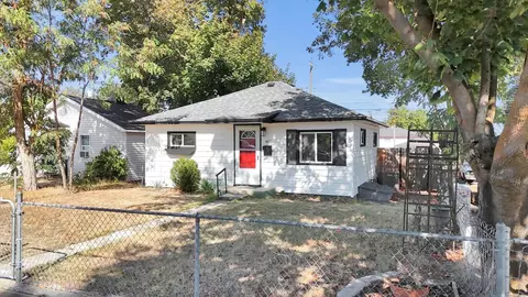 Exterior - 407 E Sanson Ave, Spokane, WA 99207 photo 4 of 11
