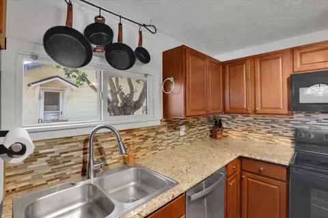 Kitchen - 407 E Sanson Ave, Spokane, WA 99207 photo 3 of 4