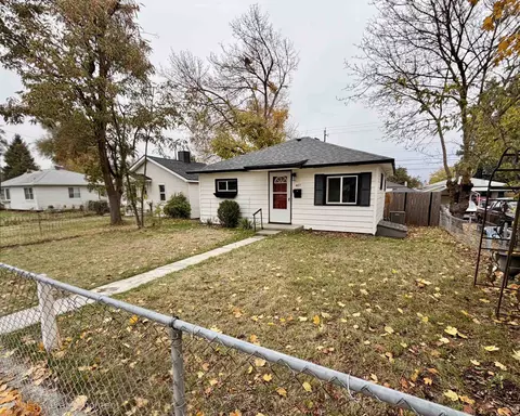 Exterior - 407 E Sanson Ave, Spokane, WA 99207 photo 2 of 11