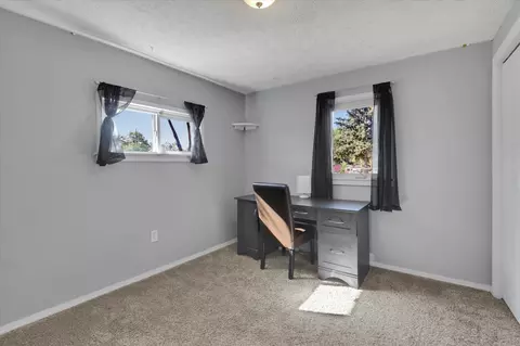Bedroom - 407 E Sanson Ave, Spokane, WA 99207 photo 2 of 4