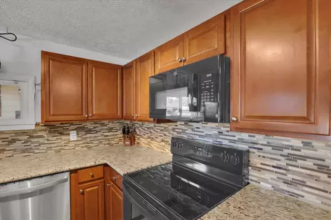 Kitchen - 407 E Sanson Ave, Spokane, WA 99207 photo 2 of 4