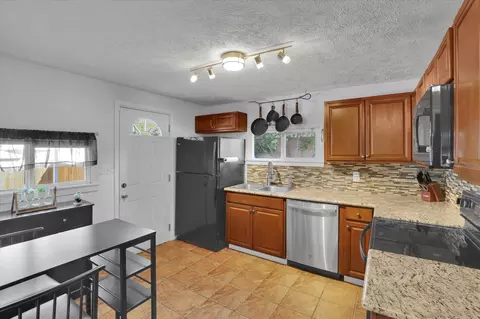 Kitchen - 407 E Sanson Ave, Spokane, WA 99207 photo 1 of 4