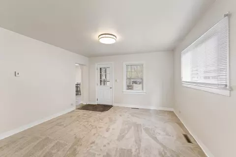 Living - 4054 E 4th Ave, Spokane, WA 99203 photo 4 of 4