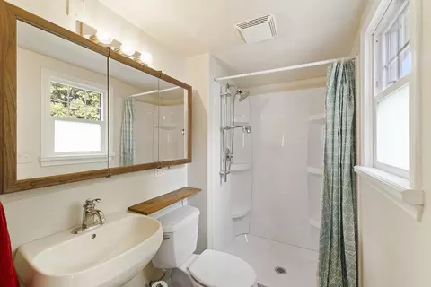 Bath - 4054 E 4th Ave, Spokane, WA 99203 photo 1 of 1