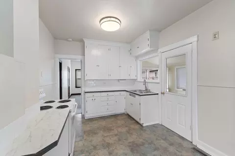 Kitchen - 4054 E 4th Ave, Spokane, WA 99203 photo 1 of 3