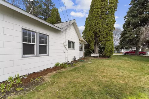 Exterior - 4054 E 4th Ave, Spokane, WA 99203 photo 7 of 11