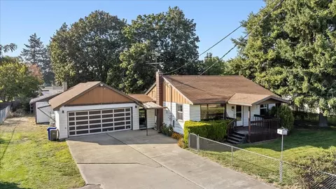 102 S Long Rd, Greenacres, WA 99016