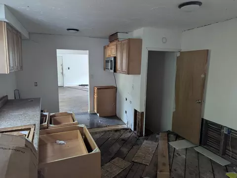 Kitchen - 358 E 8th Ave, Spokane, WA 99202 photo 2 of 2