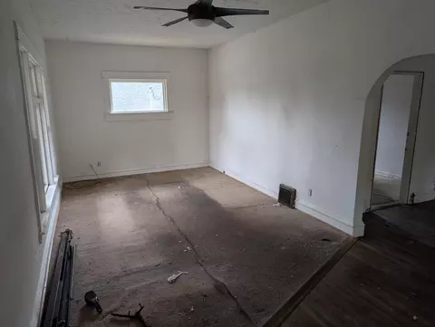 Living - 358 E 8th Ave, Spokane, WA 99202 photo 1 of 2