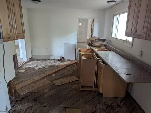 Kitchen - 358 E 8th Ave, Spokane, WA 99202 photo 1 of 2