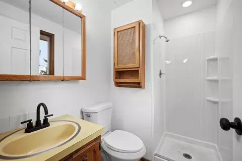 Bath - 2648 E 38th Ave, Spokane, WA 99223 photo 2 of 2