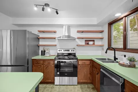 Kitchen - 2648 E 38th Ave, Spokane, WA 99223 photo 2 of 3