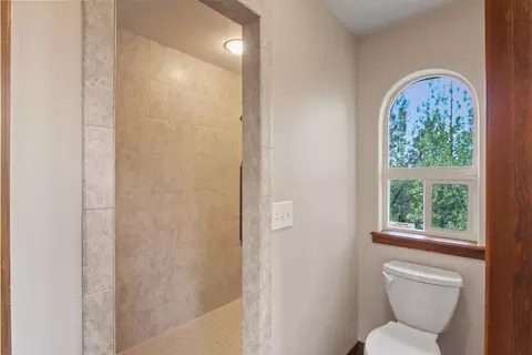 Bath - 1155 E Quartz Ln, Spokane, WA 99208 photo 3 of 5