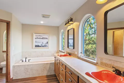 Bath - 1155 E Quartz Ln, Spokane, WA 99208 photo 2 of 5