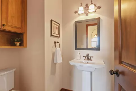 Bath - 1155 E Quartz Ln, Spokane, WA 99208 photo 1 of 5