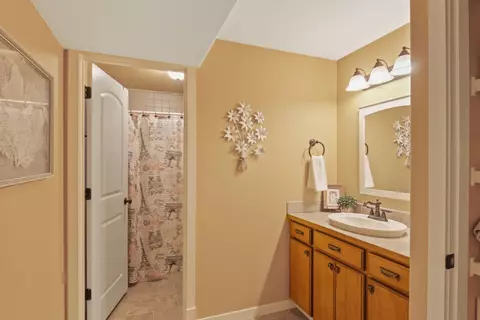Bath - 1155 E Quartz Ln, Spokane, WA 99208 photo 5 of 5