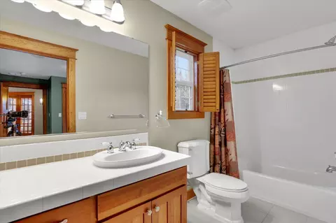 Bath - 8615 E Lindgren Rd, Spokane, WA 99217 photo 4 of 5