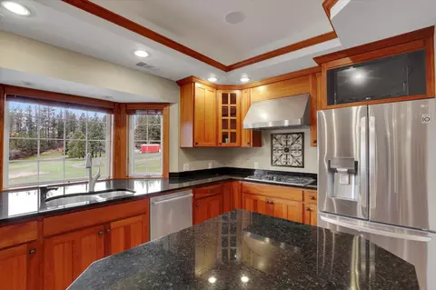 Kitchen - 8615 E Lindgren Rd, Spokane, WA 99217 photo 2 of 5