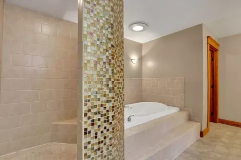Bath - 8615 E Lindgren Rd, Spokane, WA 99217 photo 1 of 5
