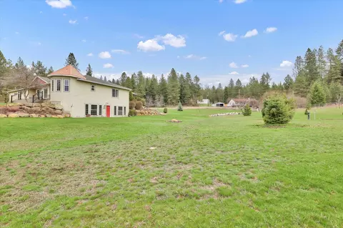Exterior - 8615 E Lindgren Rd, Spokane, WA 99217 photo 6 of 8
