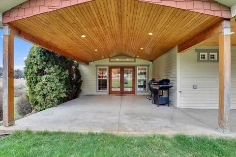 Exterior - 8615 E Lindgren Rd, Spokane, WA 99217 photo 4 of 8