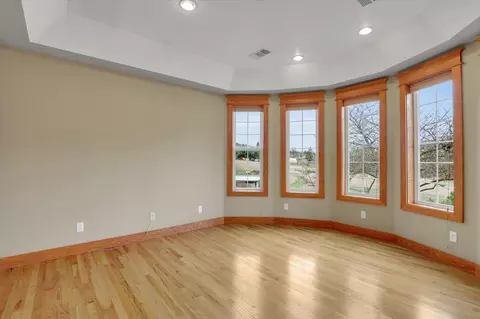 Living - 8615 E Lindgren Rd, Spokane, WA 99217 photo 4 of 6