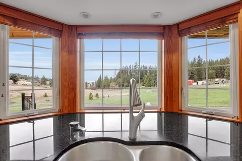 Kitchen - 8615 E Lindgren Rd, Spokane, WA 99217 photo 4 of 5