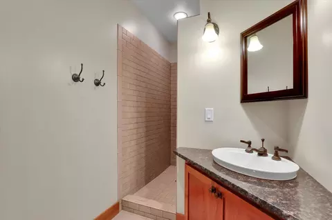 Bath - 8615 E Lindgren Rd, Spokane, WA 99217 photo 5 of 5