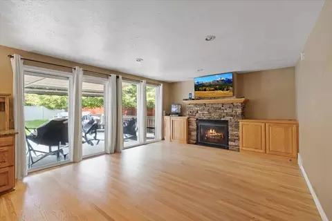 Living - 3914 E Myrtle Ct, Spokane, WA 99223 photo 2 of 2