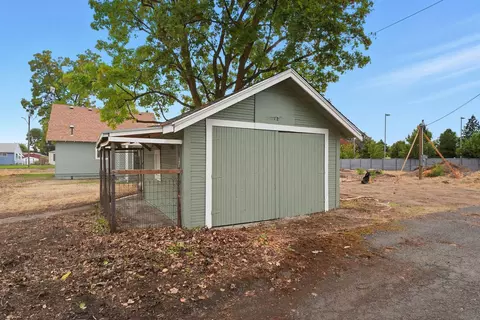 Exterior - 33 Everett Ave, Spokane, WA 99207 photo 4 of 4