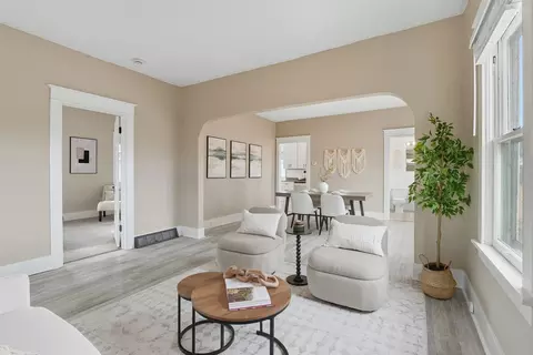 Living - 33 Everett Ave, Spokane, WA 99207 photo 1 of 2