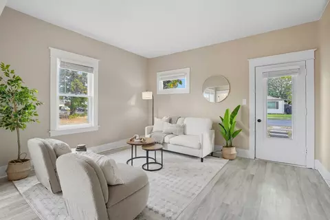 Living - 33 Everett Ave, Spokane, WA 99207 photo 2 of 2