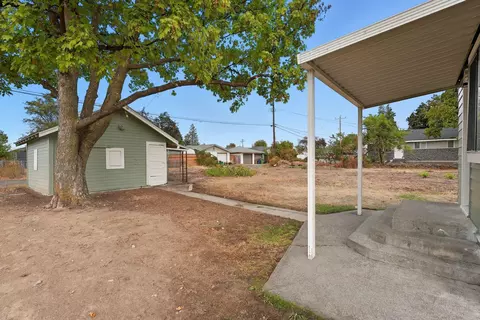 Exterior - 33 Everett Ave, Spokane, WA 99207 photo 3 of 4