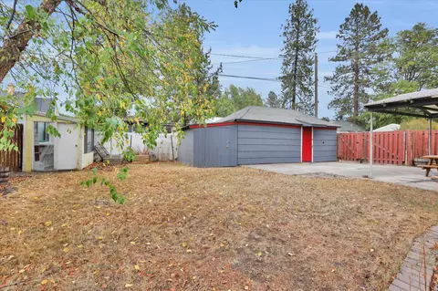 Exterior - 929 E 41st Ave, Spokane, WA 99203 photo 3 of 12