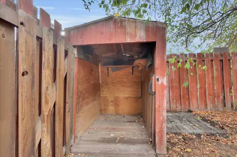 Exterior - 929 E 41st Ave, Spokane, WA 99203 photo 6 of 12