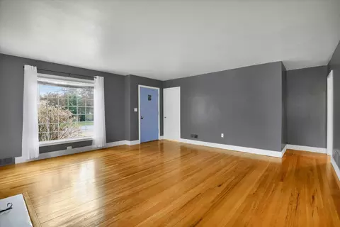 Living - 929 E 41st Ave, Spokane, WA 99203 photo 3 of 4