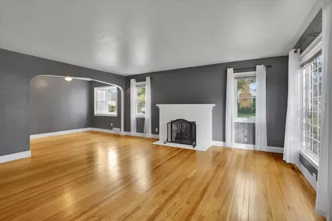 Living - 929 E 41st Ave, Spokane, WA 99203 photo 1 of 4