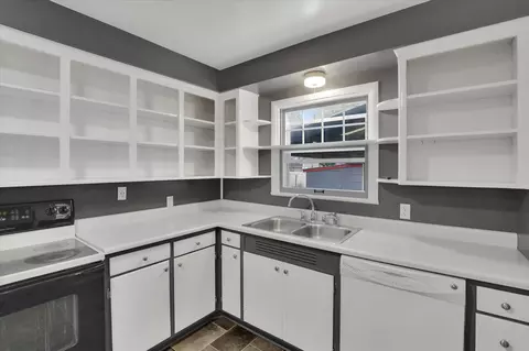 Kitchen - 929 E 41st Ave, Spokane, WA 99203 photo 2 of 3