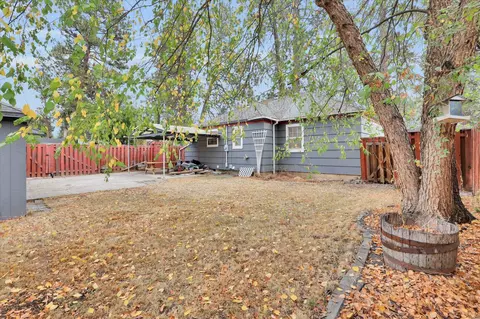 Exterior - 929 E 41st Ave, Spokane, WA 99203 photo 4 of 12