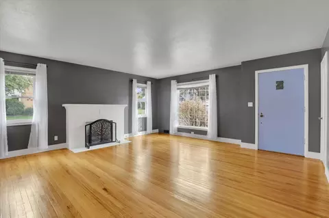 Living - 929 E 41st Ave, Spokane, WA 99203 photo 2 of 4
