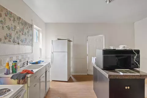 Kitchen - 1608 E Hartson Ave, Spokane, WA 99202 photo 3 of 3