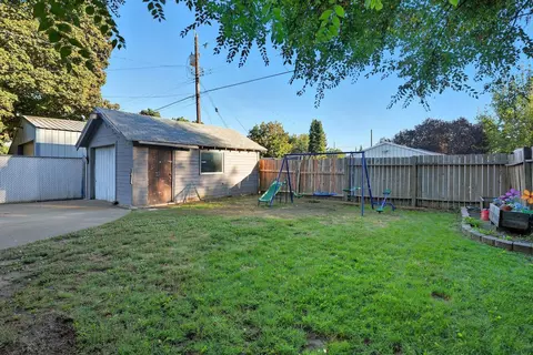 Exterior - 548 E Dalton Ave, Spokane, WA 99207 photo 4 of 4