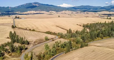 19405 S Harvard Rd, Rockford, WA 99030