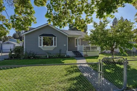 2421 W Lacrosse Ave, Spokane, WA 99205