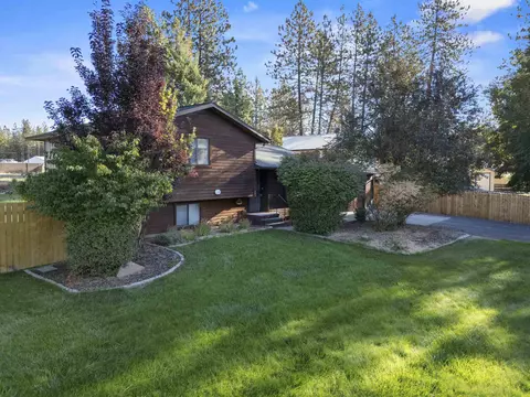 10946 W Sagewood Rd, Nine Mile Falls, WA 99026